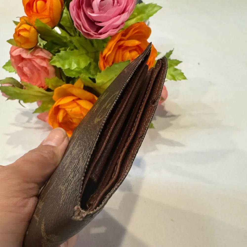 Authentic Louis Vuitton Monogram Men’s Wallet